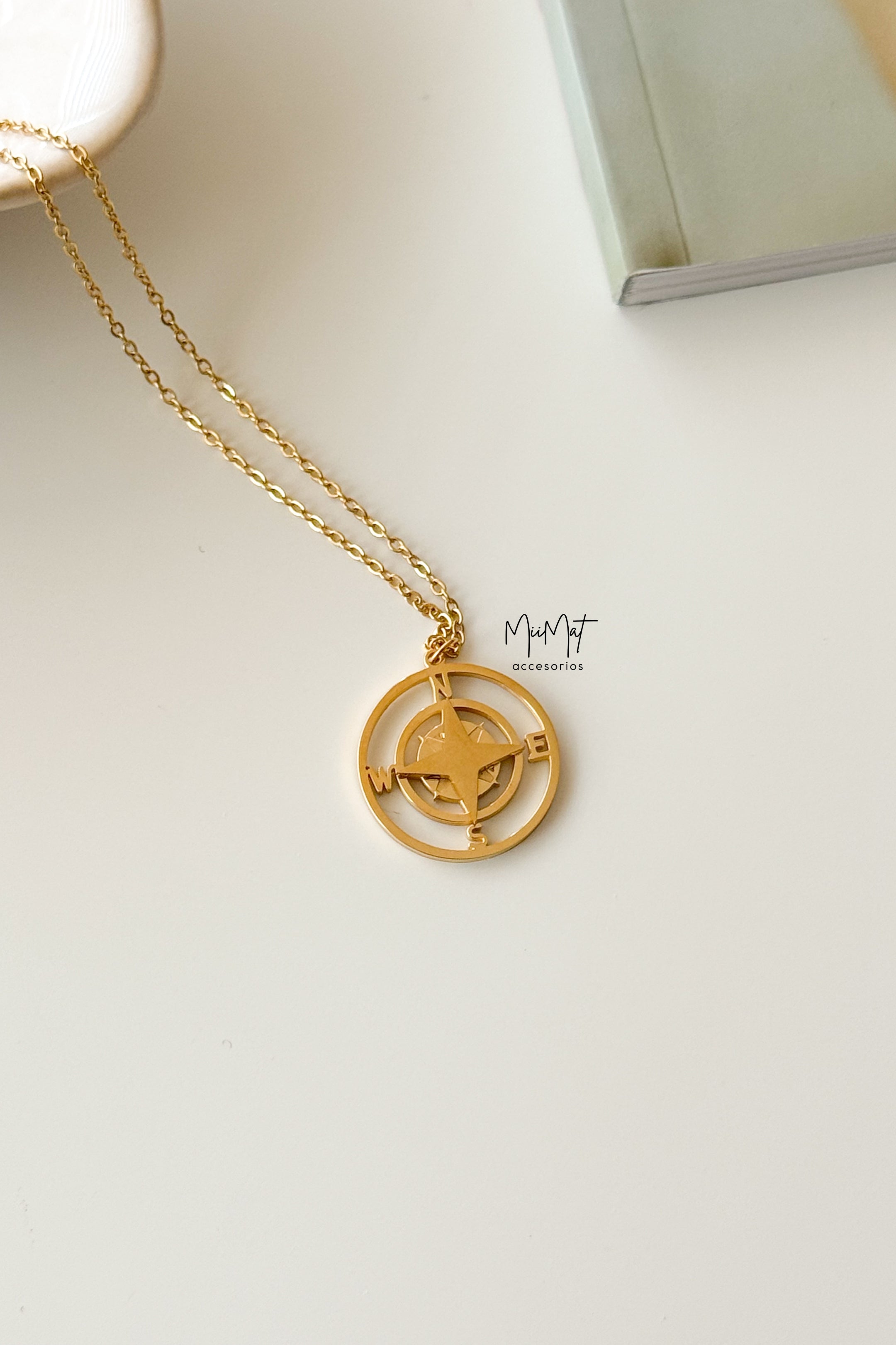 Collar Brújula