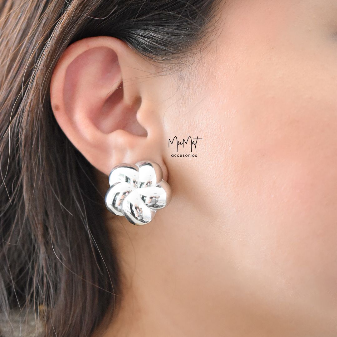 Aretes Globo Floral Plata