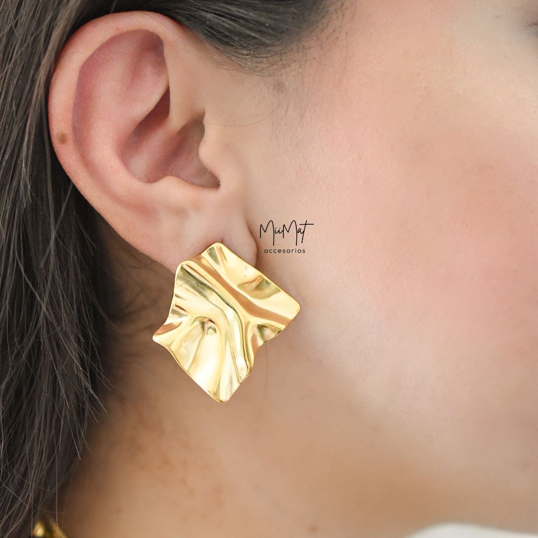 Aretes Mirror