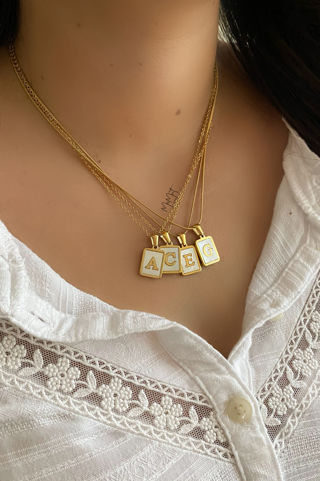 Collar Inicial Madre Perla Gold