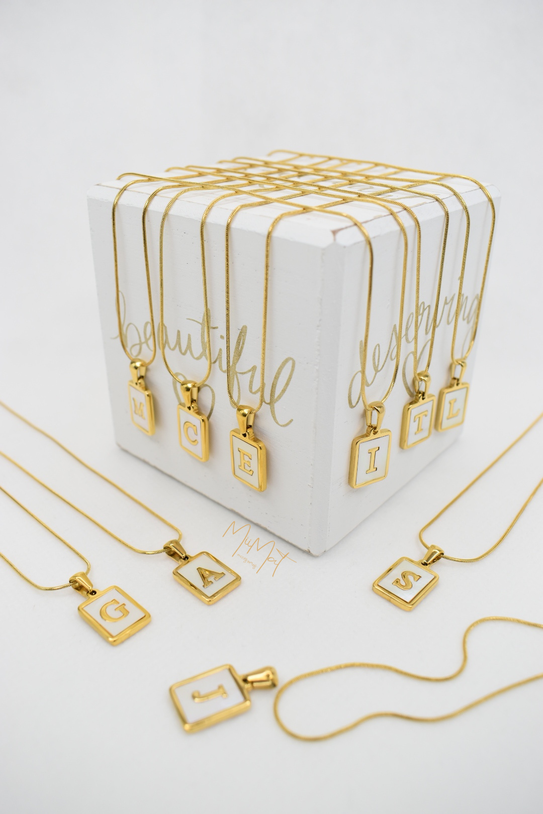 Collar Inicial Madre Perla Gold